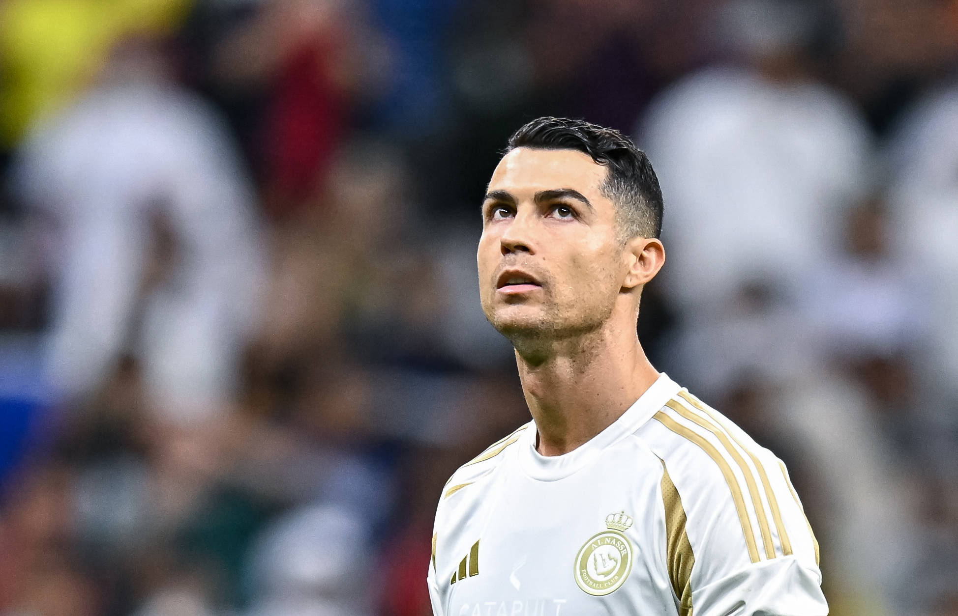 Cristiano Ronaldo schaut nach oben