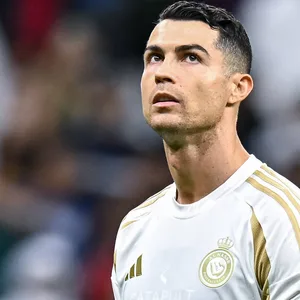 Cristiano Ronaldo schaut nach oben