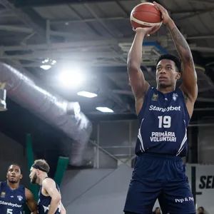 Justin Edler-Davis beim Wurf