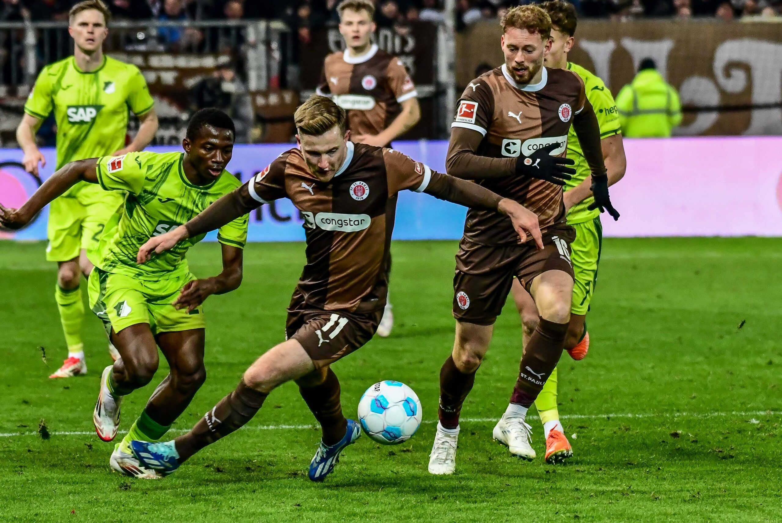 Johannes Eggestein und Carlo Boukhalfa gegen Hoffenheim