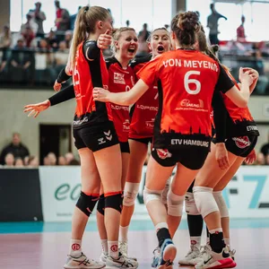 Die ETV-Volleyballerinnen jubeln