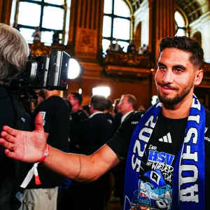 Ludovit Reis bei der HSV-Aufstiegsfeier im Hamburger Rathaus