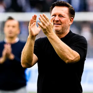 Christian Titz bedankt sich bei den Magdeburg-Fans