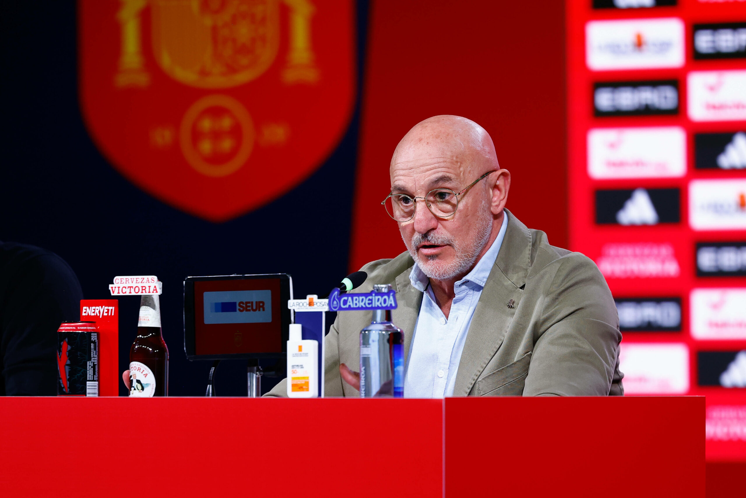 Luis De La Fuente bei einer Pressekonferenz
