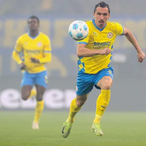 Braunschweigs Angreifer Rayan Philippe am Ball