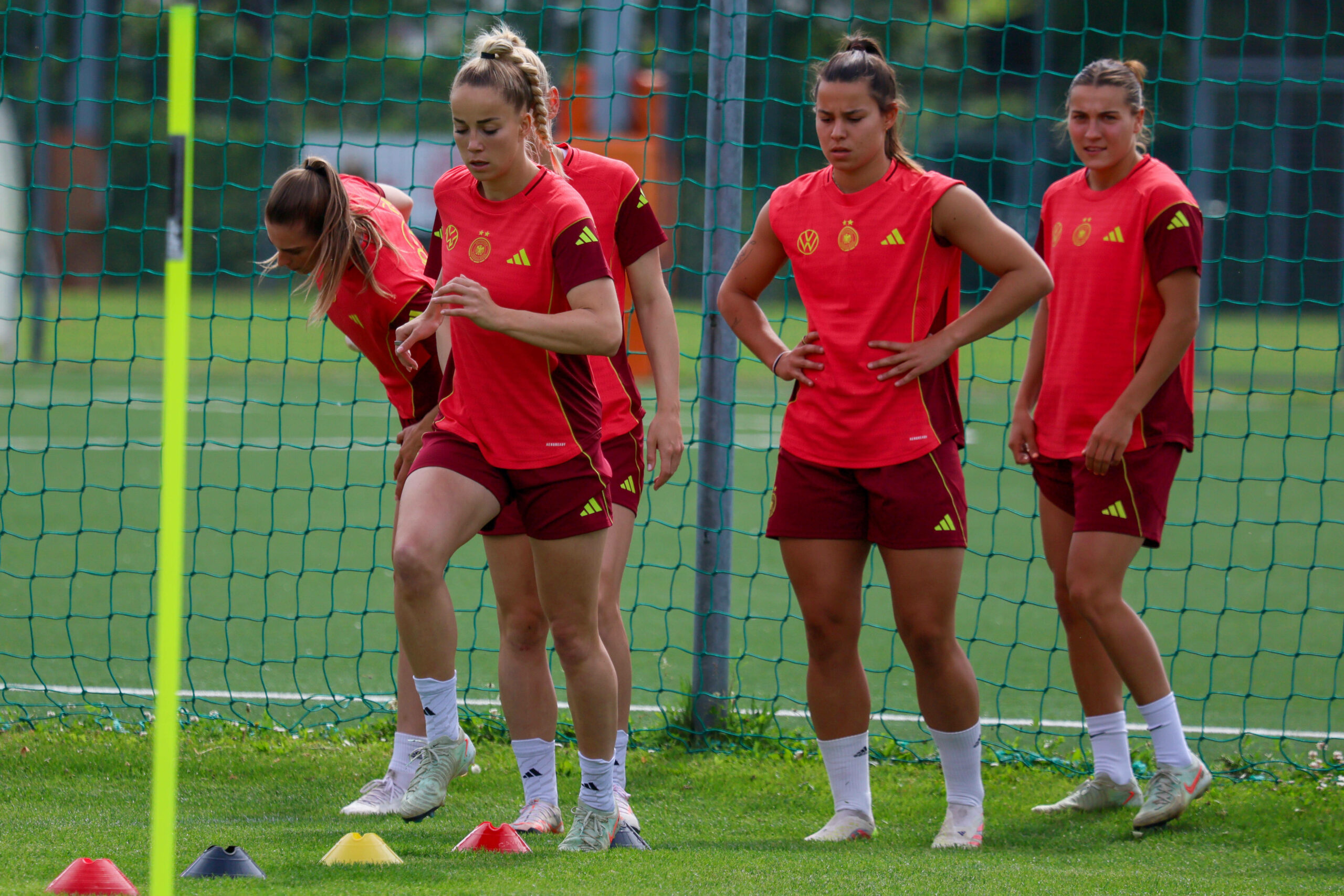 Giulia Gwinn, Lena Oberdorf und Carlotta Wamser beim Training in Wien.