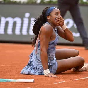 Coco Gauff sinkt ungläubig zu Boden