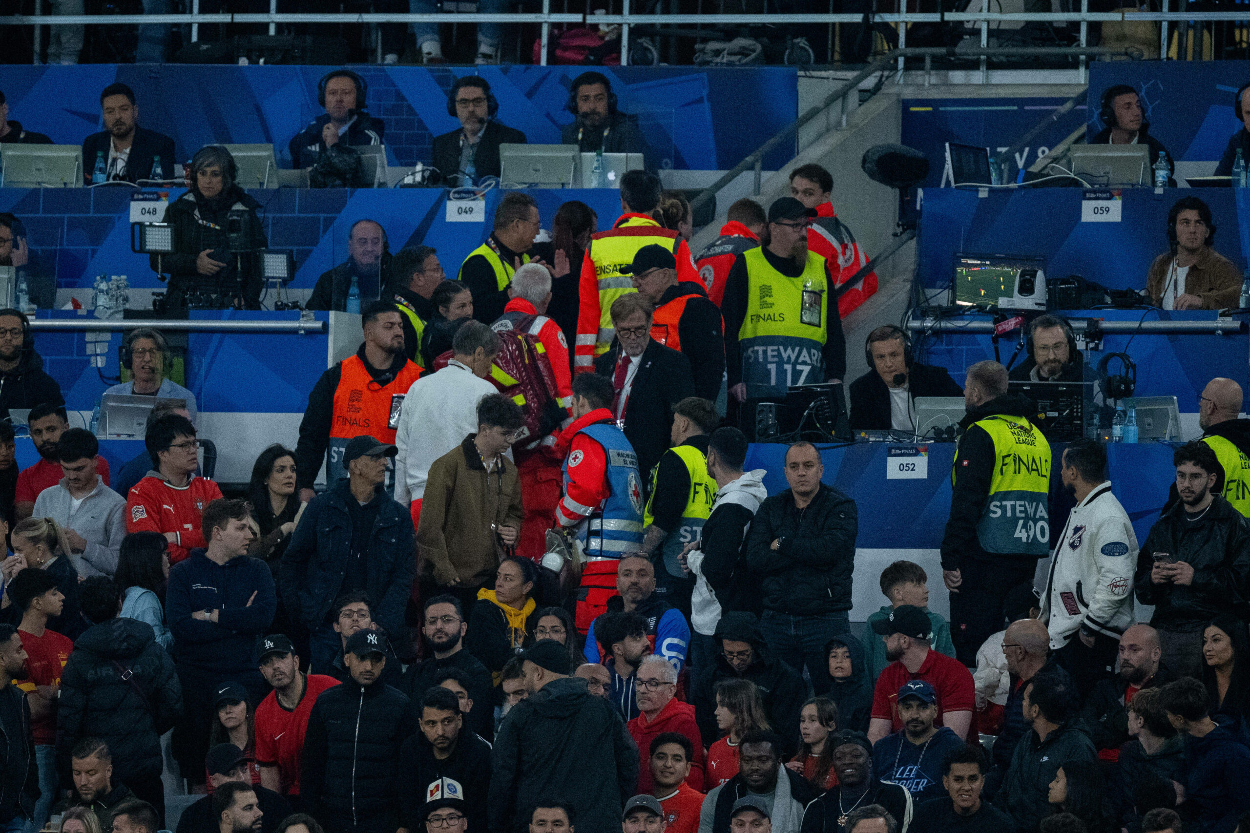 Beim Nations-League-Finale in München stürzte ein Mann vor den Pressebereich der Allianz Arena.