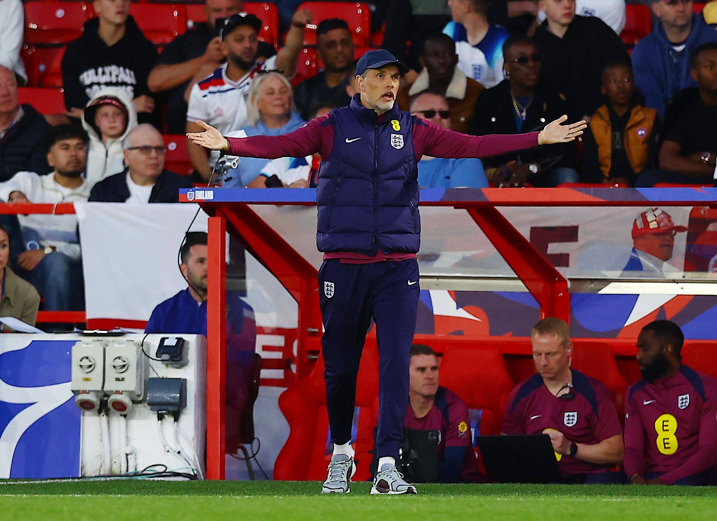 Thomas Tuchel gestikuliert