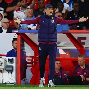 Thomas Tuchel gestikuliert