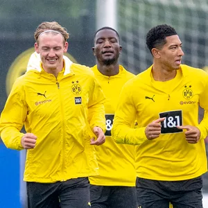 Julian Brandt, Serhou Guirassy und Jobe Bellingham im BVB-Training