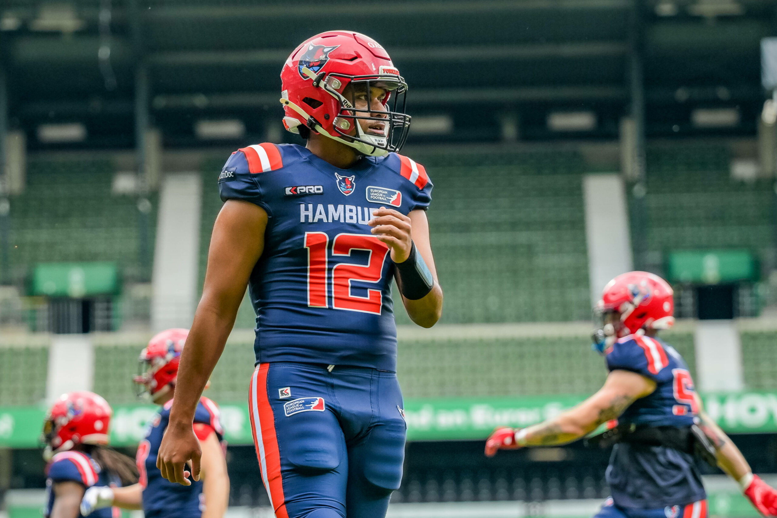 Taulia Tagovailoa mit Helm