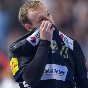 Mathias Gidsel reagiert enttäuscht auf seine Rote Karte