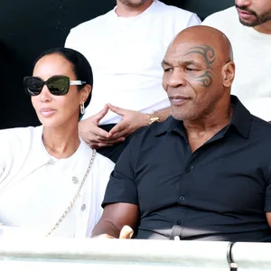 Mike Tyson und Lakiha Spicer auf der Tribüne