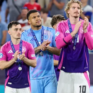Paul Nebel, Noah Atubolu , Nick Woltemade und Ansgar Knauff Germany schauen enttäuscht