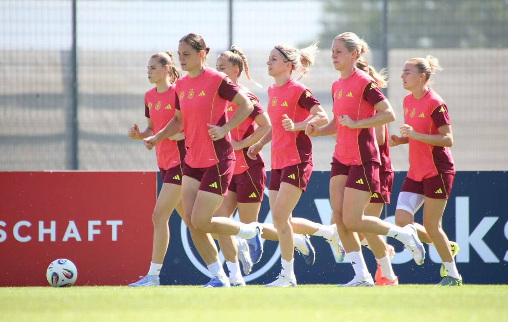 DFB - Training v.l. Jule Brand, Giovanna Hoffmann, Giulia Gwinn, Kathrin Hendrich, Rebecca Knaak, Laura Freigang
