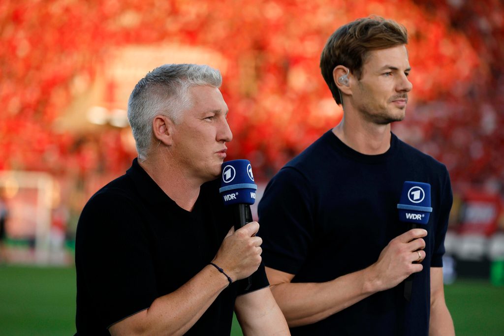 Bastian Schweinsteiger und Alexander Schlüter am ARD-Mikrofon