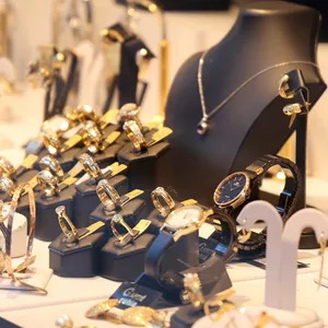 Schmuck in einem Juweliergeschäft