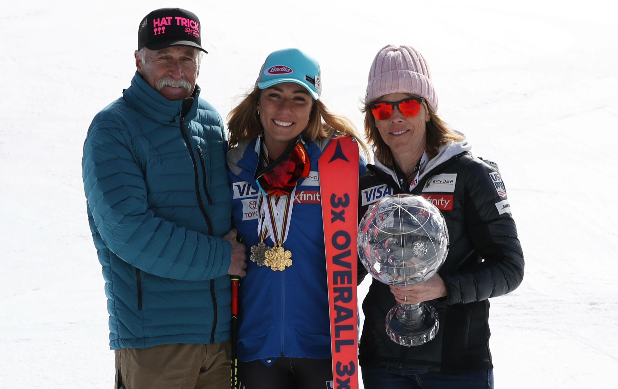 Jeff Shiffrin und Mikaela Shiffrin bei einer Siegerehrung