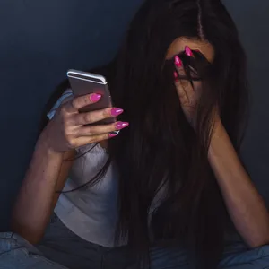 Cyber-Grooming: Darunter versteht man die Anbahnung von sexuellen Kontakten mit Kindern und Jugendlichen im Internet. Im Extremfall werden die Opfer zum Selbstmord getrieben (Symbolfoto).