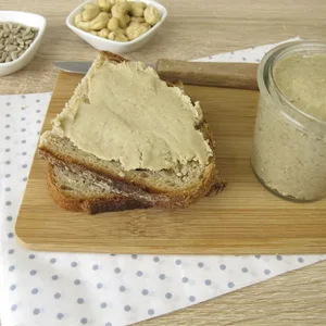 Nussmus als Brotbelag (Symbolbild).
