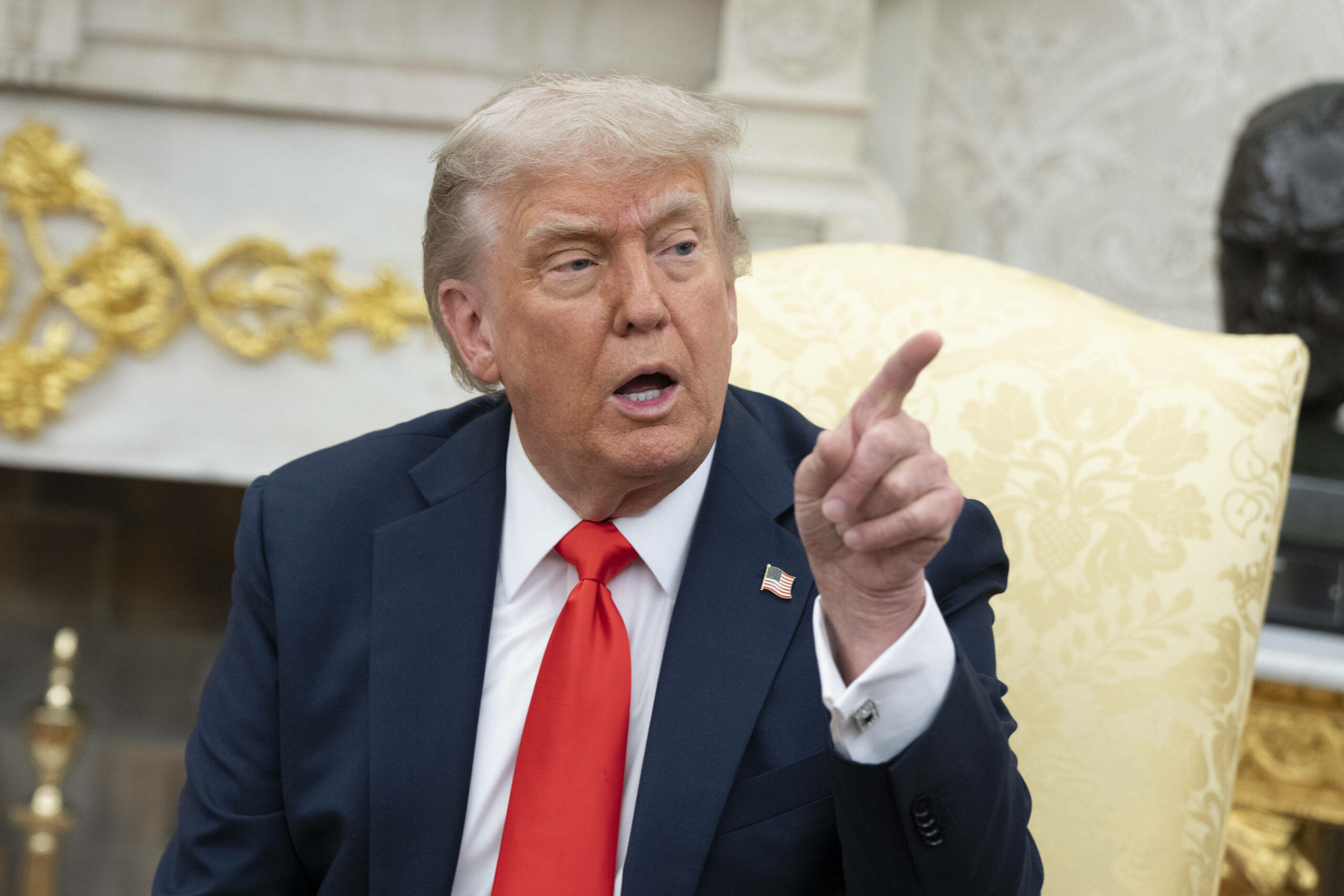 Donald Trump zeigt mit dem Finger