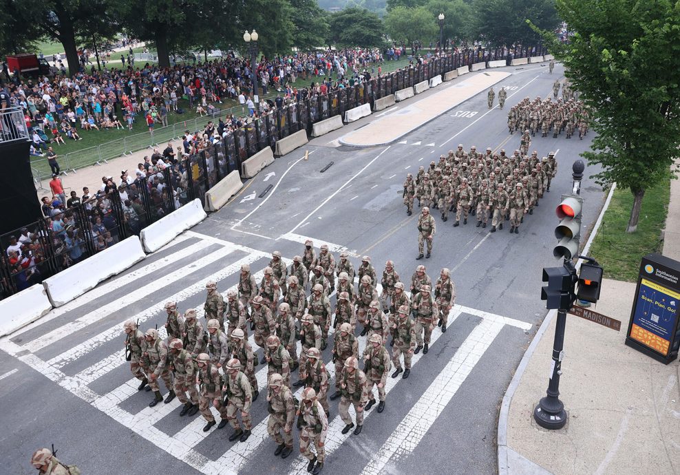 Eine große Militärparade zog durch die Hauptstadt Washington.