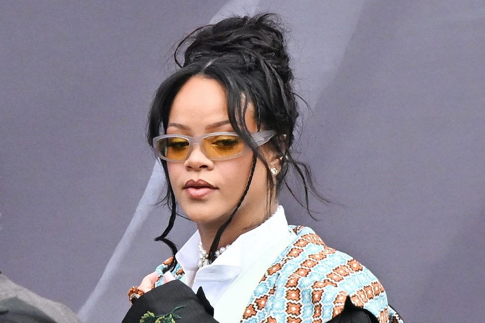 Die barbardische Sängerin Rihanna.