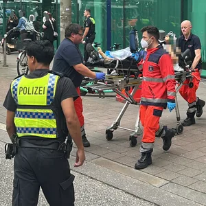 Das Opfer wurde reanimiert und schwebt in Lebensgefahr.