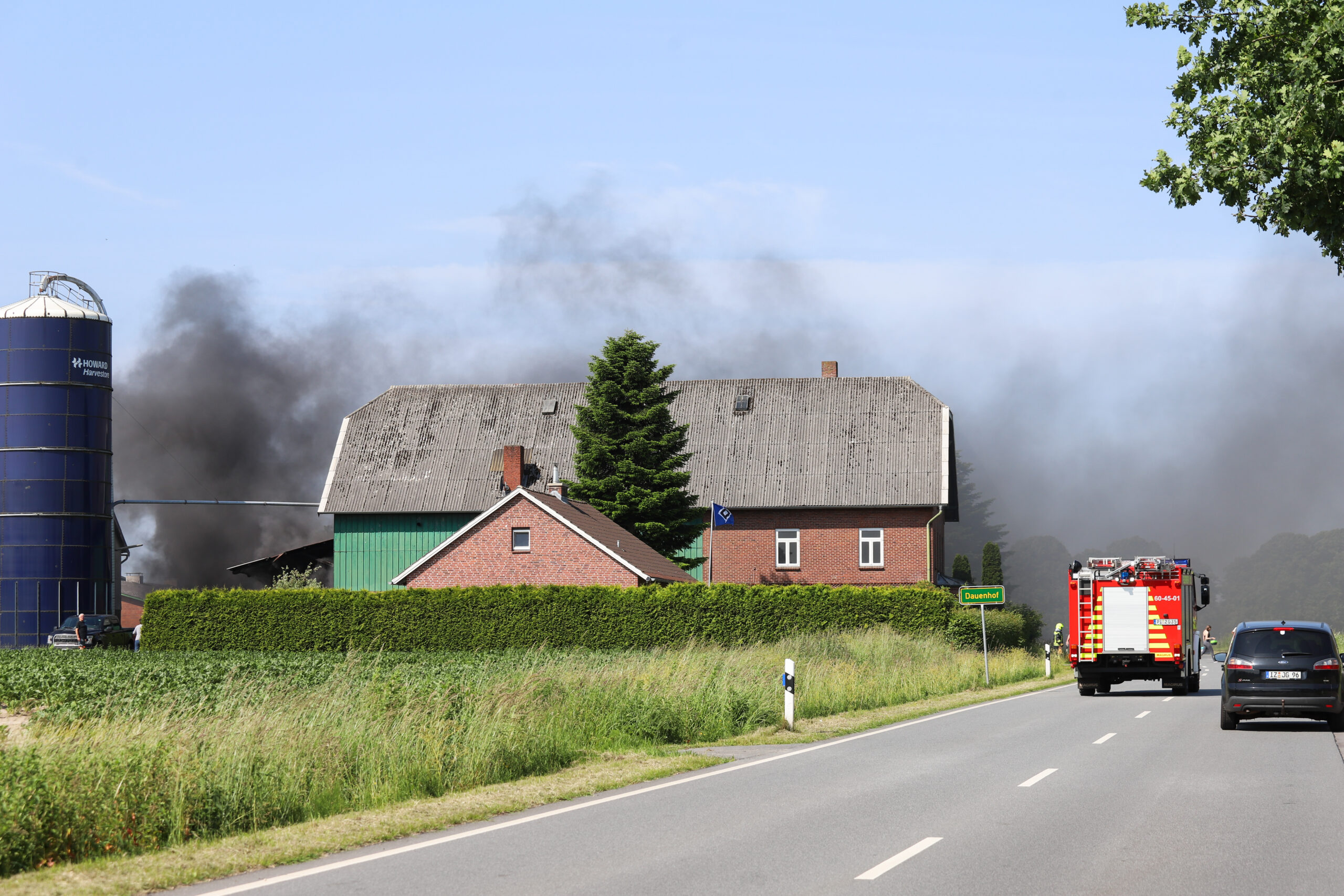 Feuer in Stall sorgt für Großalarm bei der Feuerwehr in Hohenfelde