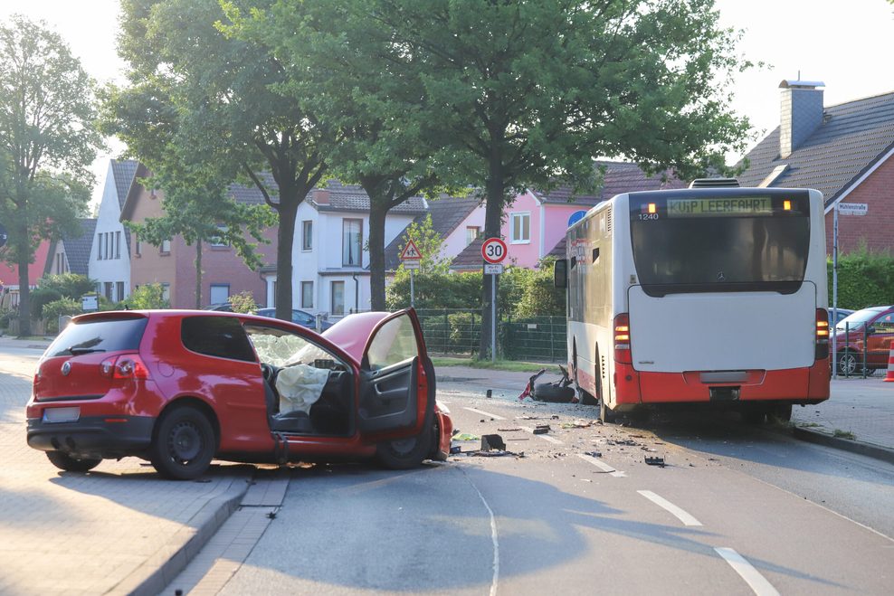 Die Mühlenstraße glich nach dem Crash einem Trümmerfeld.