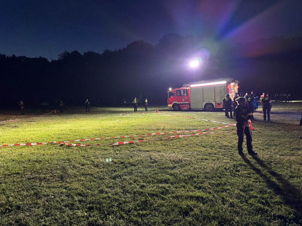 Polizei und Rettungskräfte waren im Stadtpark im Großeinsatz.
