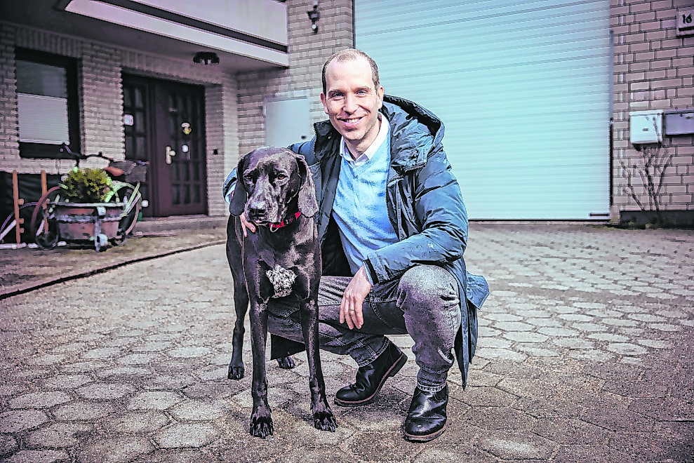 Dennis Thering mit Hund