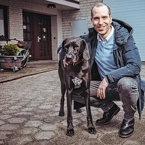 Dennis Thering mit Hund
