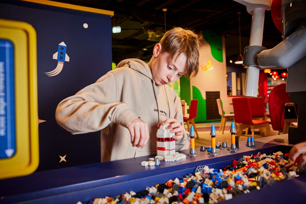 Bei der „Weltraum Mission“ können die Besucher selbstgebaute Lego-Raumschiffe einscannen und auf eine virtuelle Reise schicken.