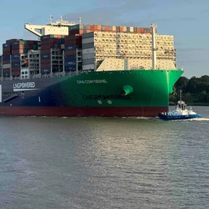 Die „CMA CGM Seine“ besucht Hamburg.