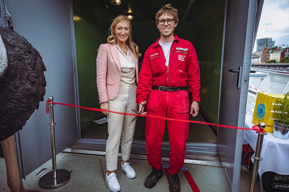 Ann-Kathrin Ruess und Bord-Elektriker Max Leinung