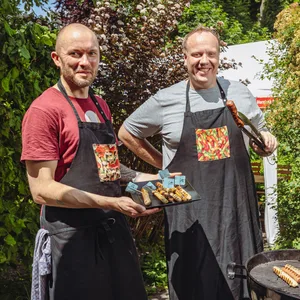 Konstantin Elser (43, r.) und sein Kochkollege Thorsten Jäschke (42)