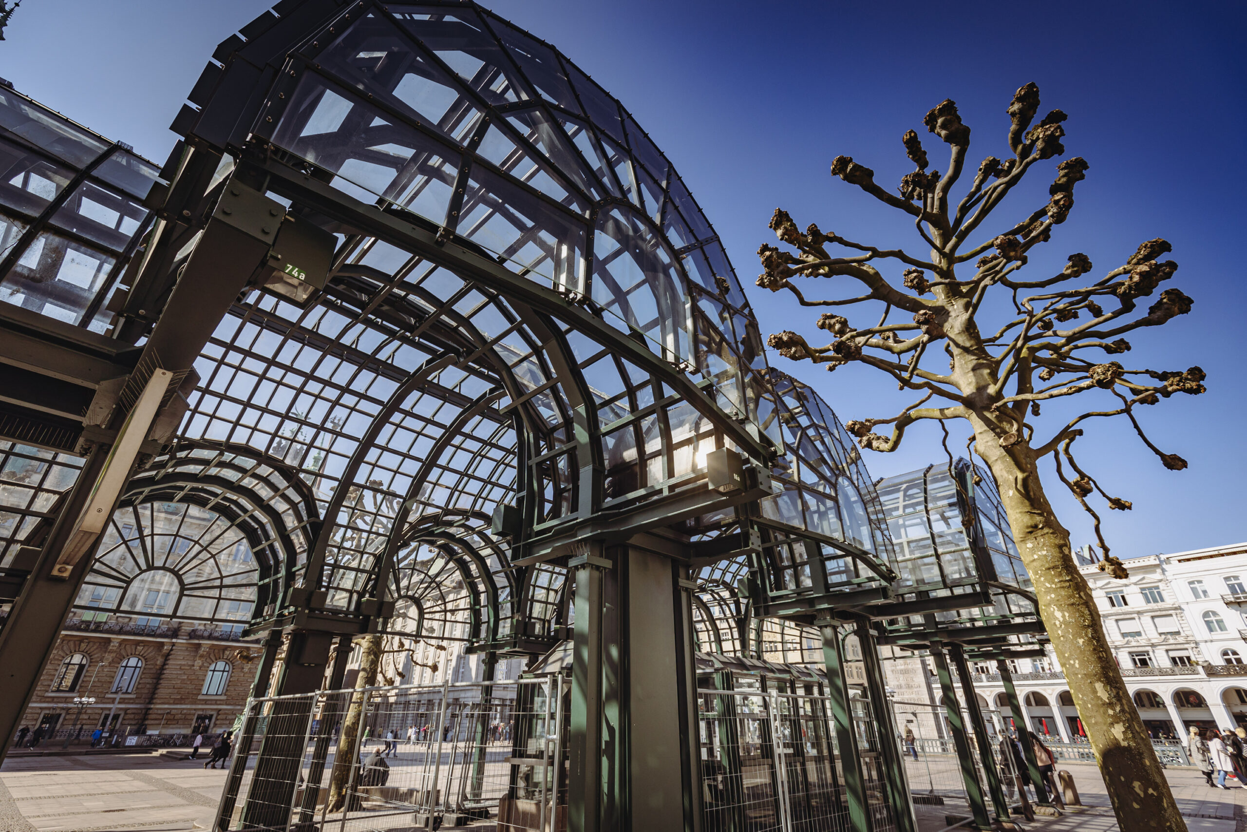 Die Pavillons auf dem Hamburger Rathausmarkt sollen im Sommer wieder eröffnen.
