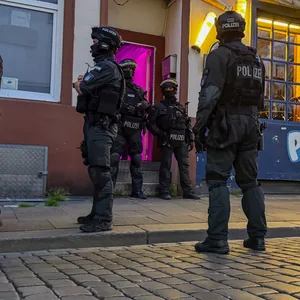 Großrazzia auf dem Kiez am späten Donnerstagabend.