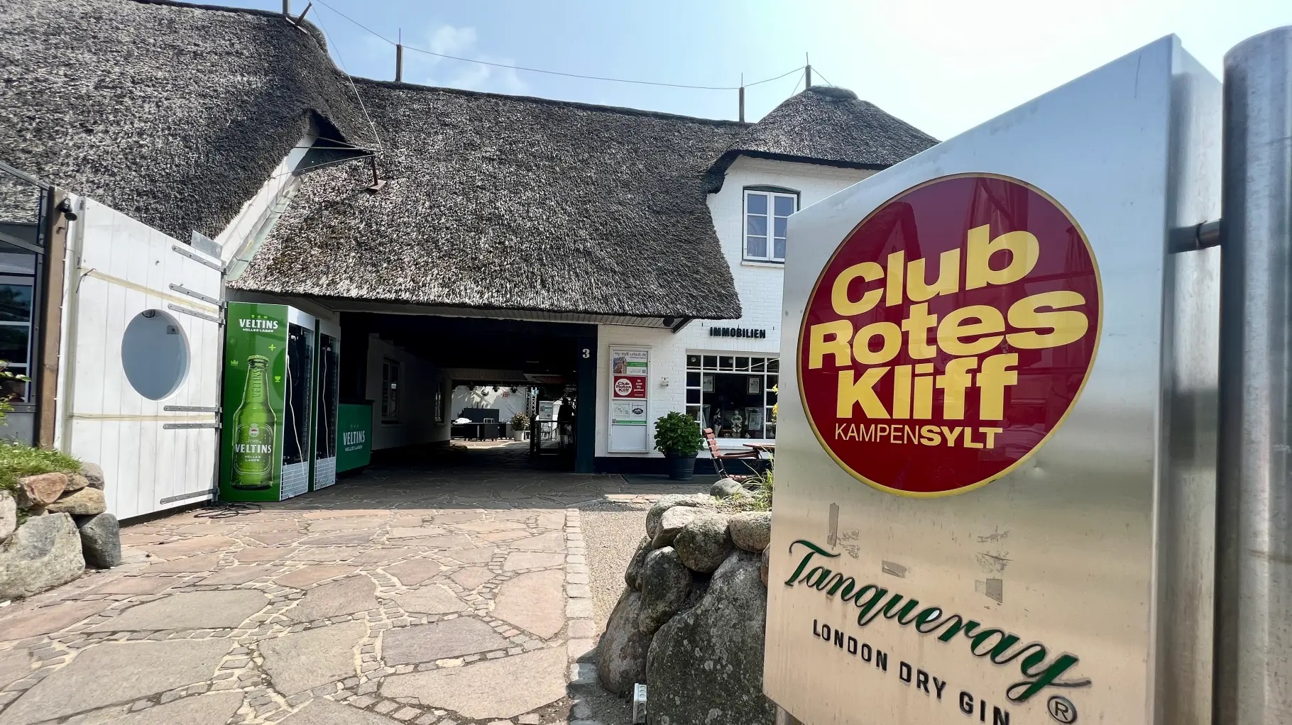 Ein Vorfall im Club „Rotes Kliff“ in Kampen auf Sylt am Sonntagmorgen beschäftigt nun die Polizei.