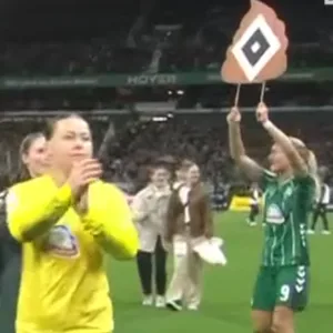 Werder-Spielerin Medina Desic provoziert HSV-Fans mit Plakat