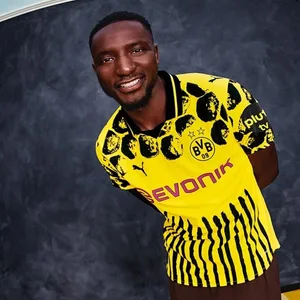 Serhou Guirassy im neuen BVB-Trikot