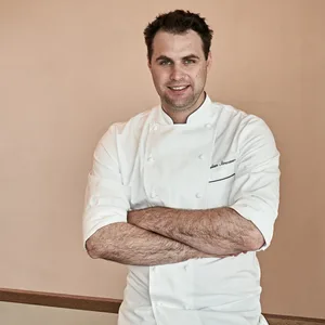 Seit 2020 ist Julian Stowasser Küchenchef im Gourmet-Restaurant „Lakeside“.