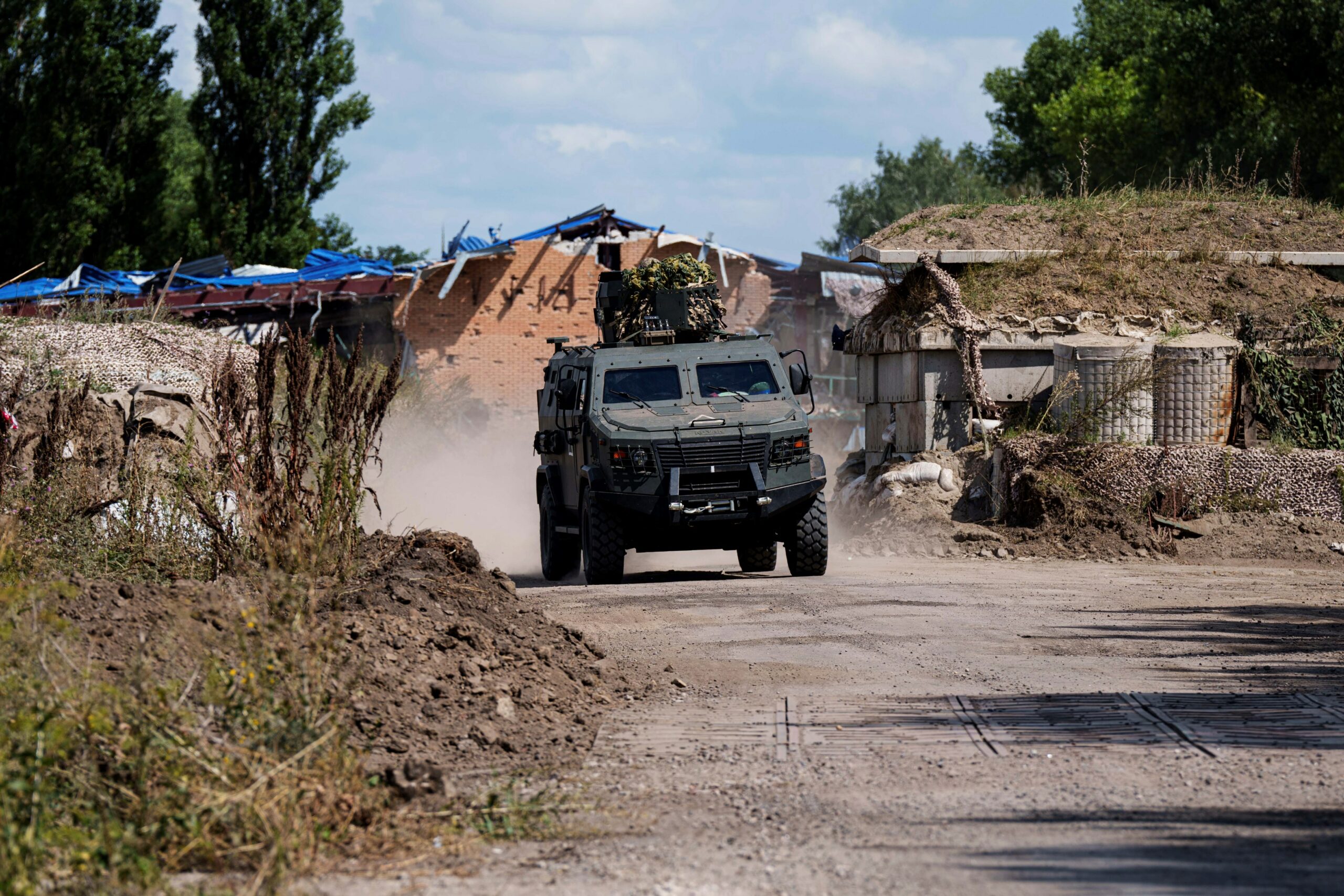Ein ukrainisches Panzerfahrzeug in der Region Sumy an der russisch-ukrainischen Grenze.