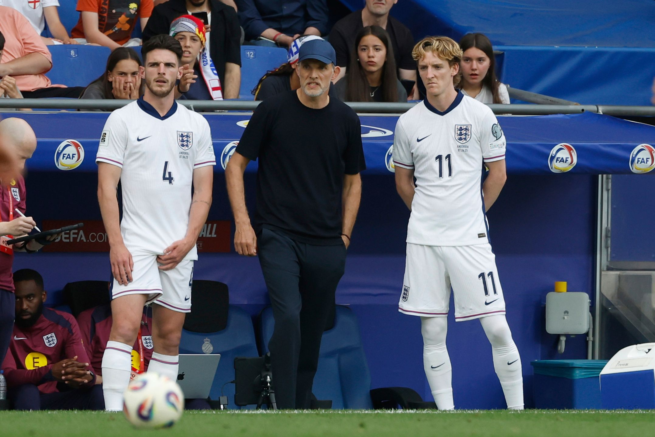 Thomas Tuchel mit den Einwechselspielern Declan Rice und Anthony Gordon