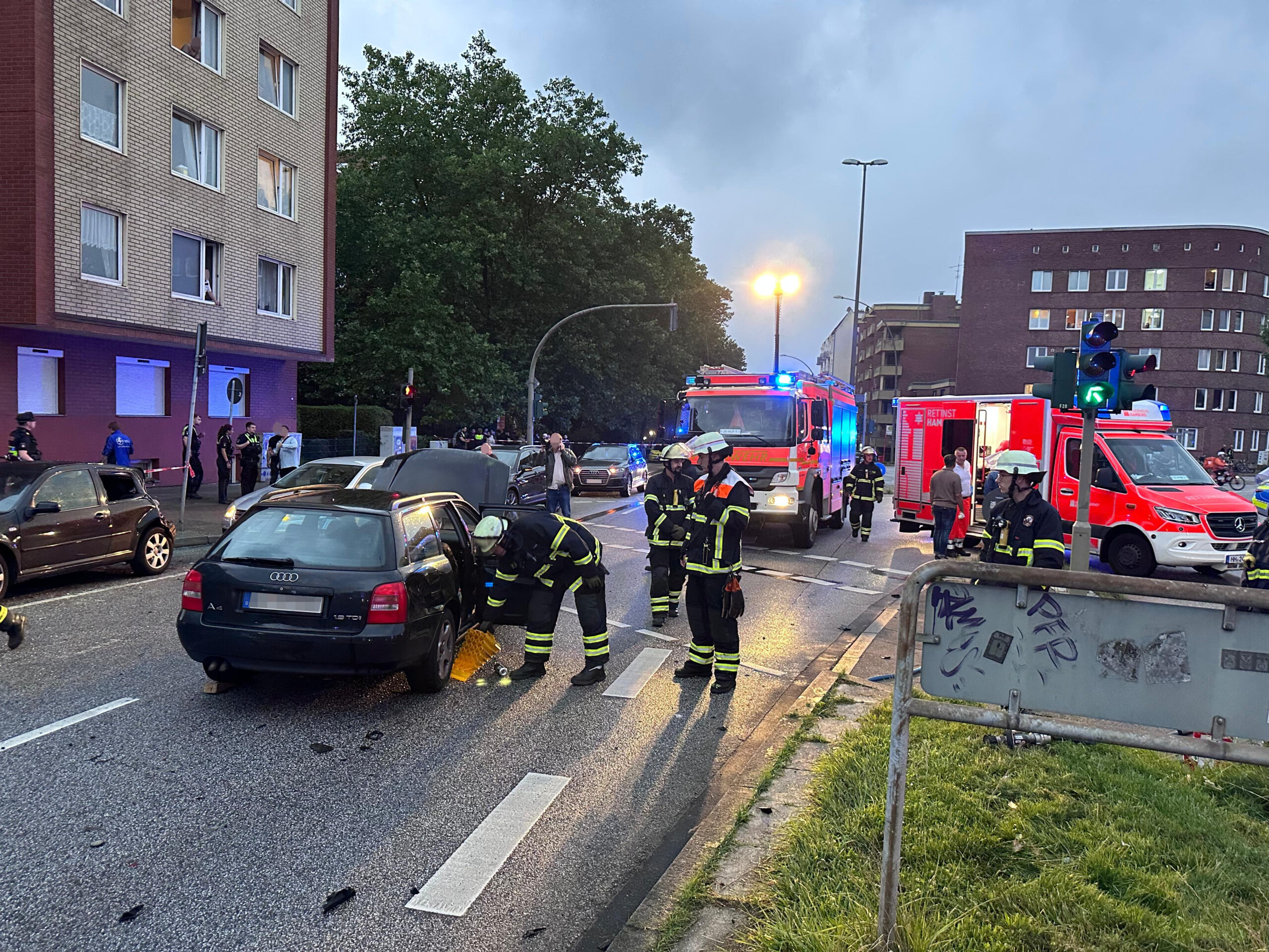 Der Audi und ein Seat waren nach einem mutmaßlich illegalen Wendemanöver zusammengestoßen.