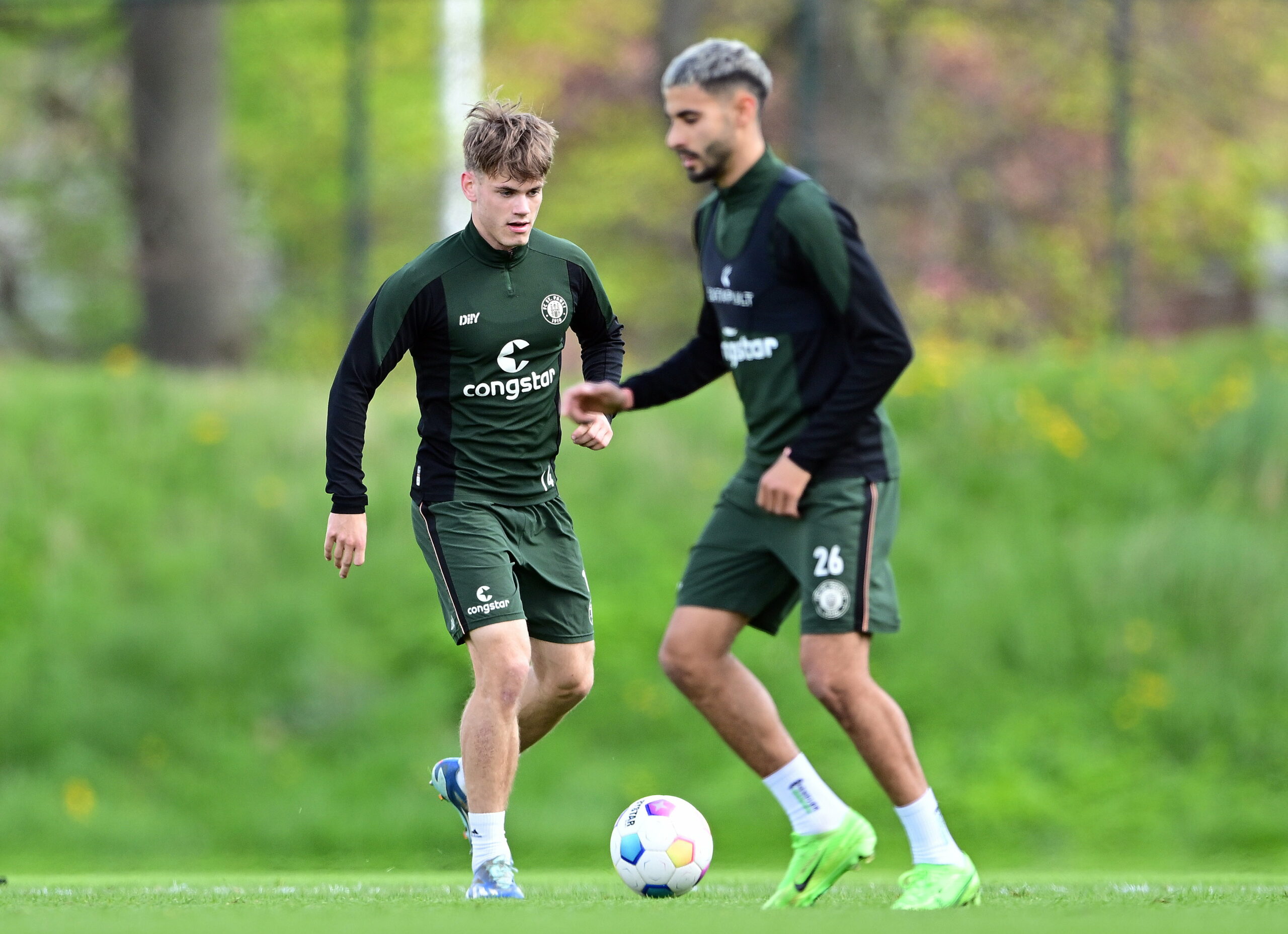 Niclas Dühring trainiert mit Elias Saad