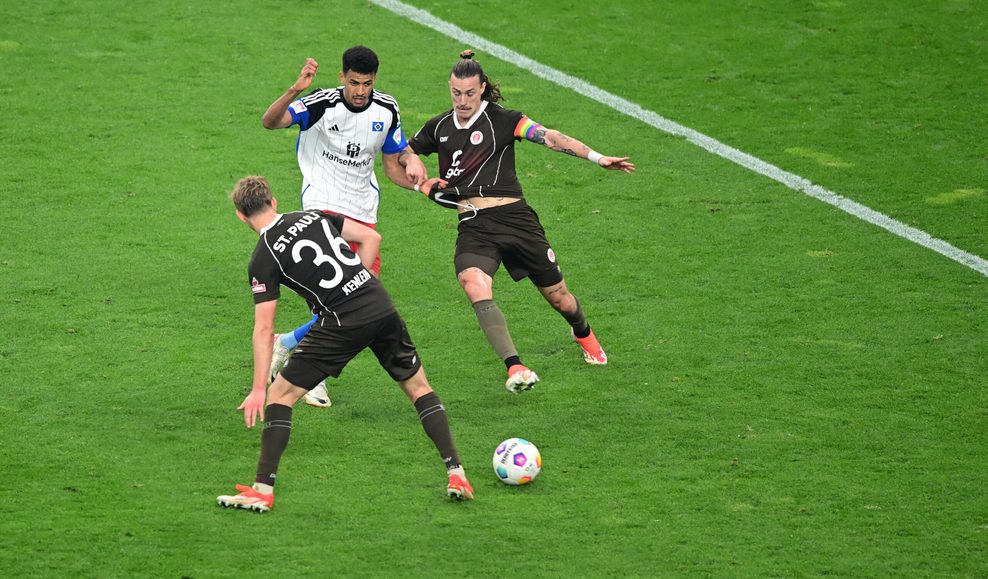 Hamburger Derby zwischen dem HSV und St. Pauli im Mai 2024