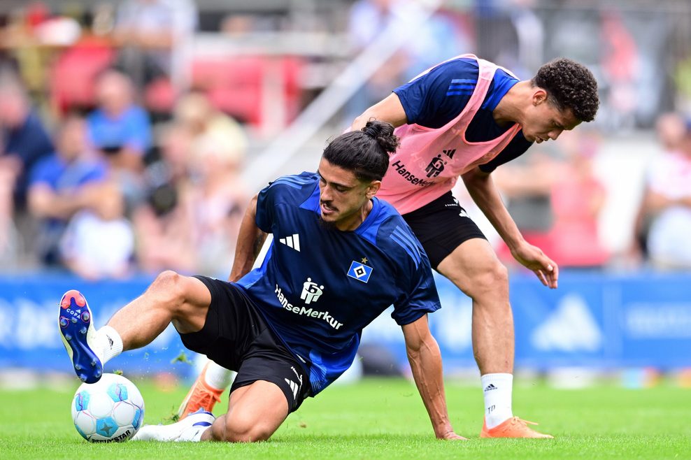 Guilherme Ramos und András Németh duellieren sich auf dem Trainingsplatz.